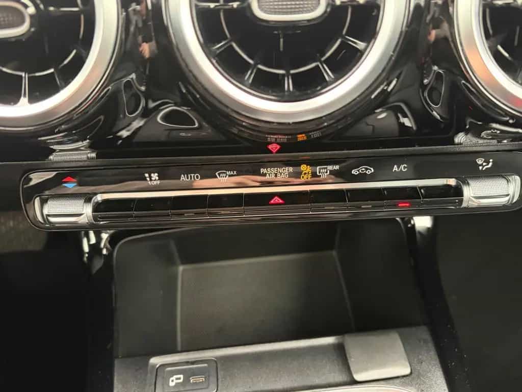 Mercedes-Benz A-Class 220+DISTRONIC+WIDESCREEN+MULTIBEAM+PROGR+MBUX 06/2019-photo-31