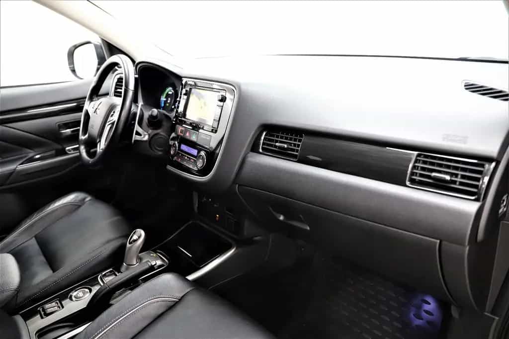 Mitsubishi Outlander 2.0 203PS Plug-in-Hybrid PHEV TOP 4WD 07/2016-photo-11