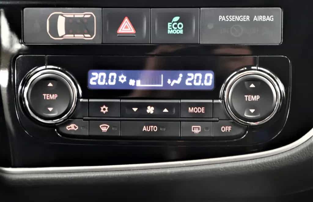 Mitsubishi Outlander 2.0 203PS Plug-in-Hybrid PHEV TOP 4WD 07/2016-photo-17
