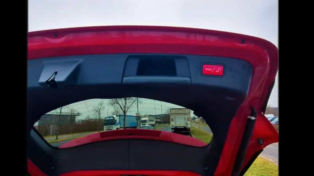 Mercedes-Benz GLA-Class 200 - wie neu- Parkpilot 10/2017-photo-1