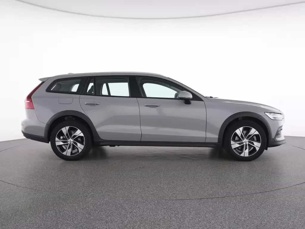 Volvo V60 Cross Country B4 AWD PLUS AHK+WINTERPAK 01/2024-photo-11