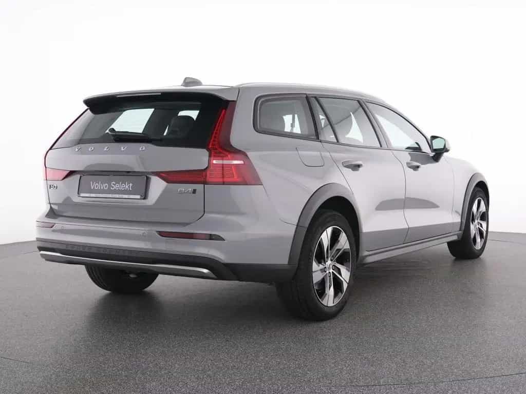 Volvo V60 Cross Country B4 AWD PLUS AHK+WINTERPAK 01/2024-photo-2