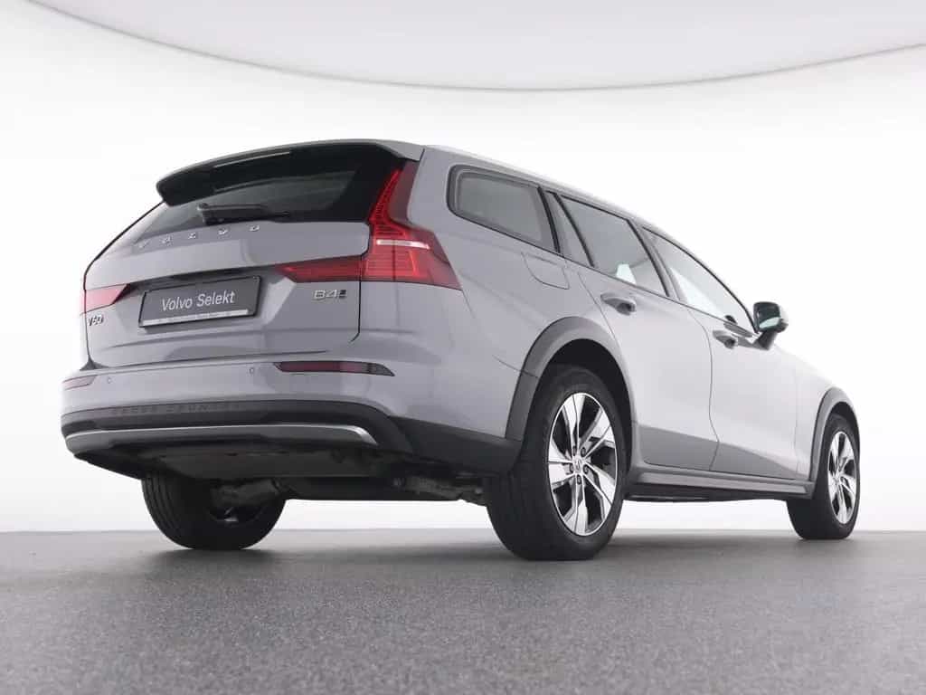 Volvo V60 Cross Country B4 AWD PLUS AHK+WINTERPAK 01/2024-photo-7