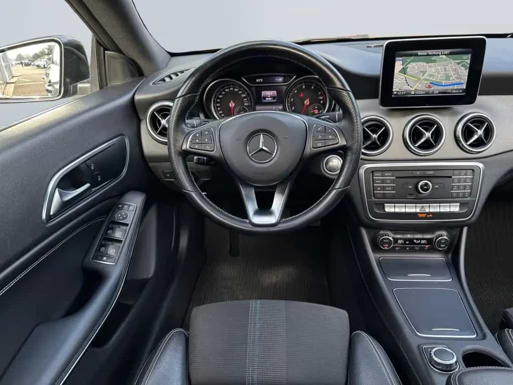 Mercedes-Benz CLA-Class 200 Shooting Brake 7G Urban *LED*StHz*Pano* 10/2018-photo-12