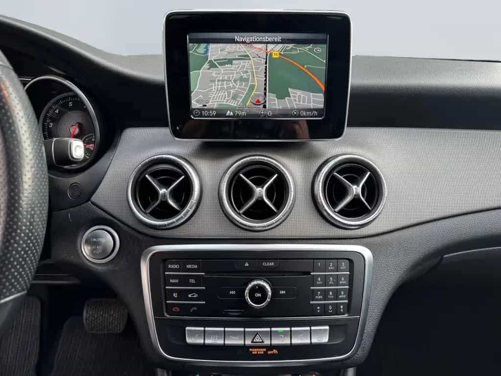 Mercedes-Benz CLA-Class 200 Shooting Brake 7G Urban *LED*StHz*Pano* 10/2018-photo-15