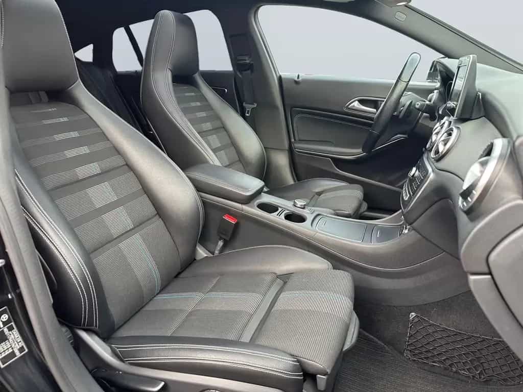 Mercedes-Benz CLA-Class 200 Shooting Brake 7G Urban *LED*StHz*Pano* 10/2018-photo-20