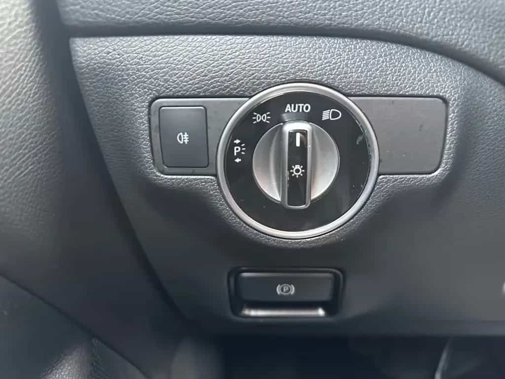 Mercedes-Benz CLA-Class 200 Shooting Brake 7G Urban *LED*StHz*Pano* 10/2018-photo-23