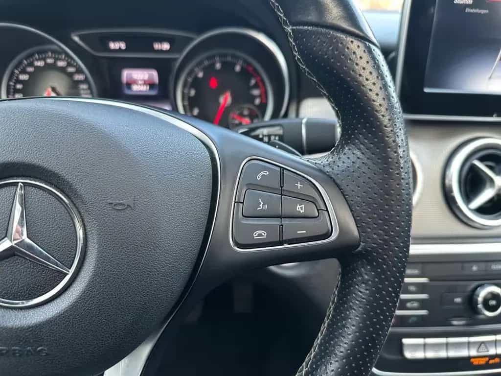 Mercedes-Benz CLA-Class 200 Shooting Brake 7G Urban *LED*StHz*Pano* 10/2018-photo-25