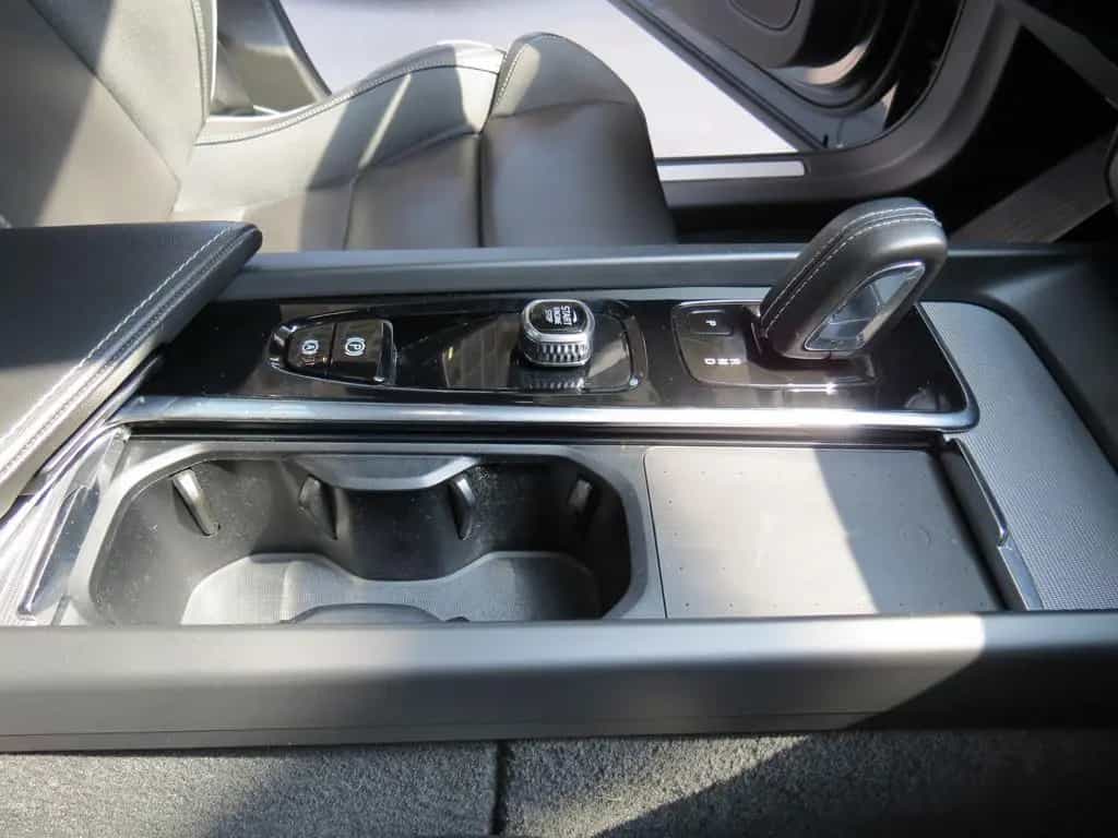 Volvo XC60 2.0 R Design AWD *Navi*Cam*Schiebedach*Soun 03/2022-photo-12