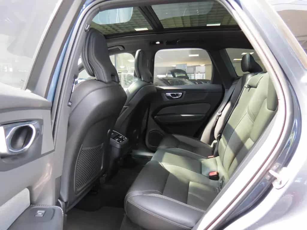 Volvo XC60 2.0 R Design AWD *Navi*Cam*Schiebedach*Soun 03/2022-photo-17
