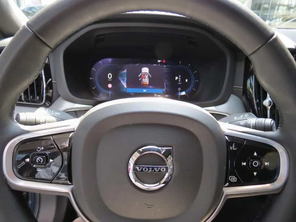 Volvo XC60 2.0 R Design AWD *Navi*Cam*Schiebedach*Soun 03/2022-photo-9
