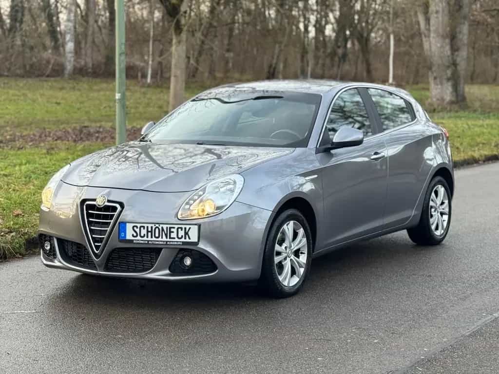 Alfa Romeo Giulietta Turismo 12/2012-photo-0