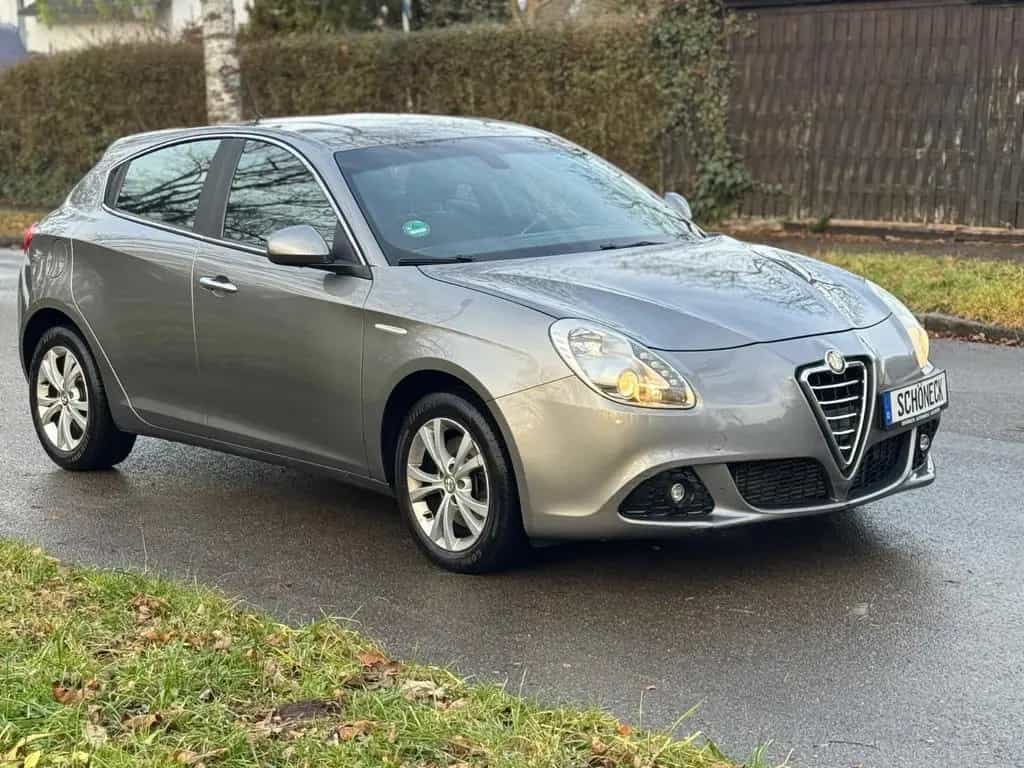 Alfa Romeo Giulietta Turismo 12/2012-photo-1