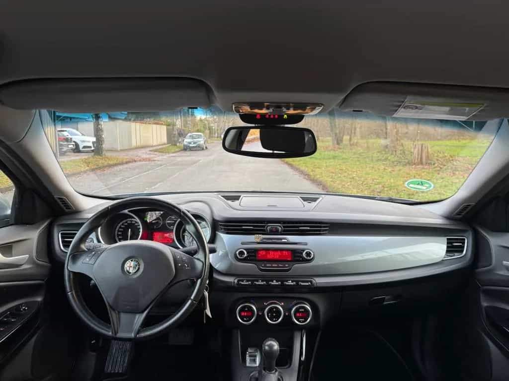 Alfa Romeo Giulietta Turismo 12/2012-photo-6