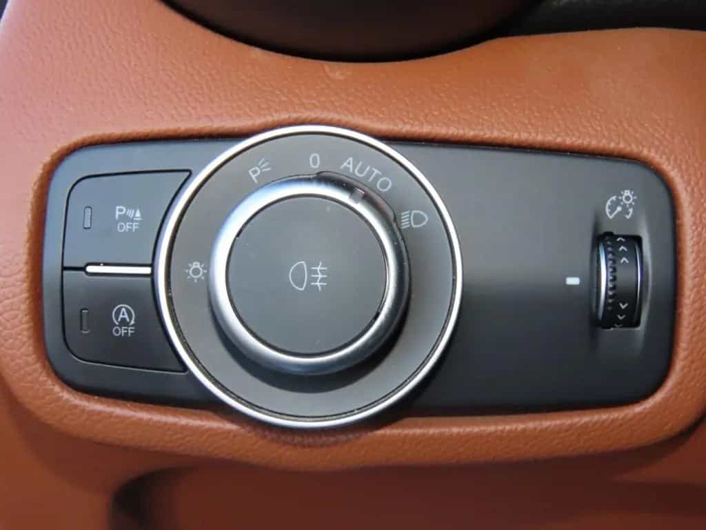 Alfa Romeo Giulia 2.2 JTDM 2.Hd*Bi-Xen*Navi*SHZ*PDC 08/2018-photo-10