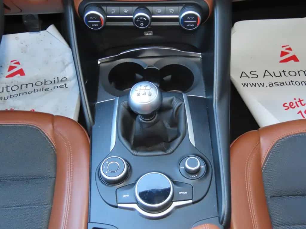 Alfa Romeo Giulia 2.2 JTDM 2.Hd*Bi-Xen*Navi*SHZ*PDC 08/2018-photo-14