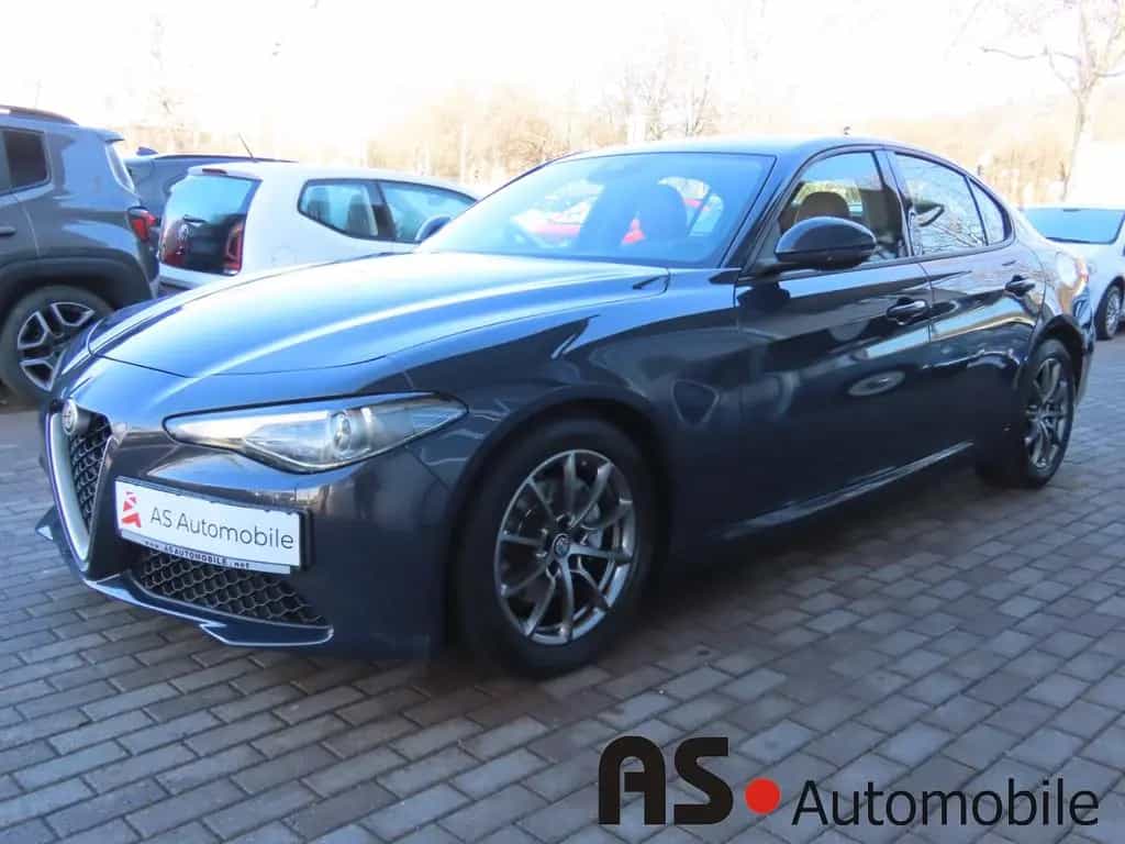Alfa Romeo Giulia 2.2 JTDM 2.Hd*Bi-Xen*Navi*SHZ*PDC 08/2018-photo-2