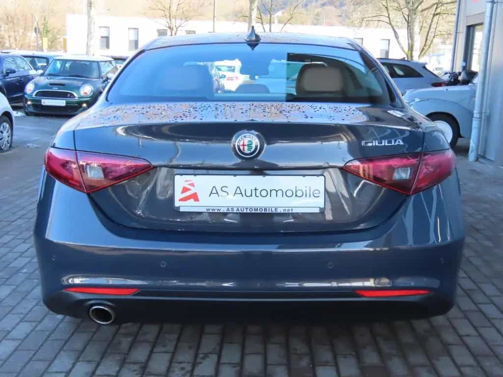 Alfa Romeo Giulia 2.2 JTDM 2.Hd*Bi-Xen*Navi*SHZ*PDC 08/2018-photo-4