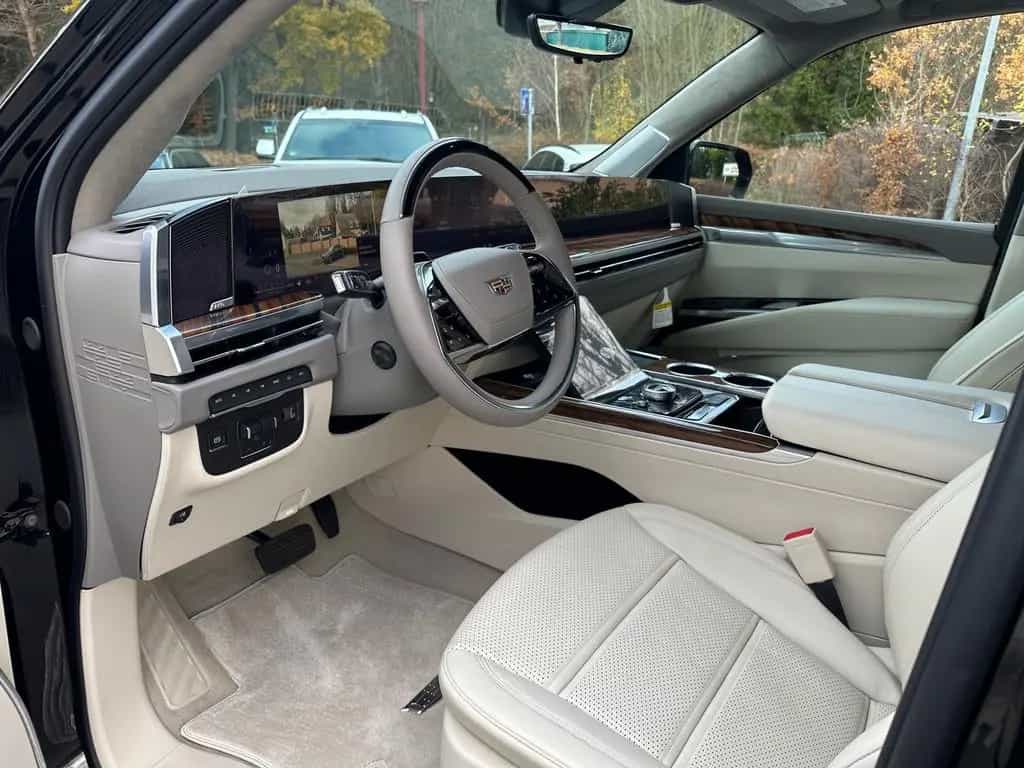 Cadillac Escalade ESV Platinum Luxury 2026 24" Exec.Seat null-photo-1