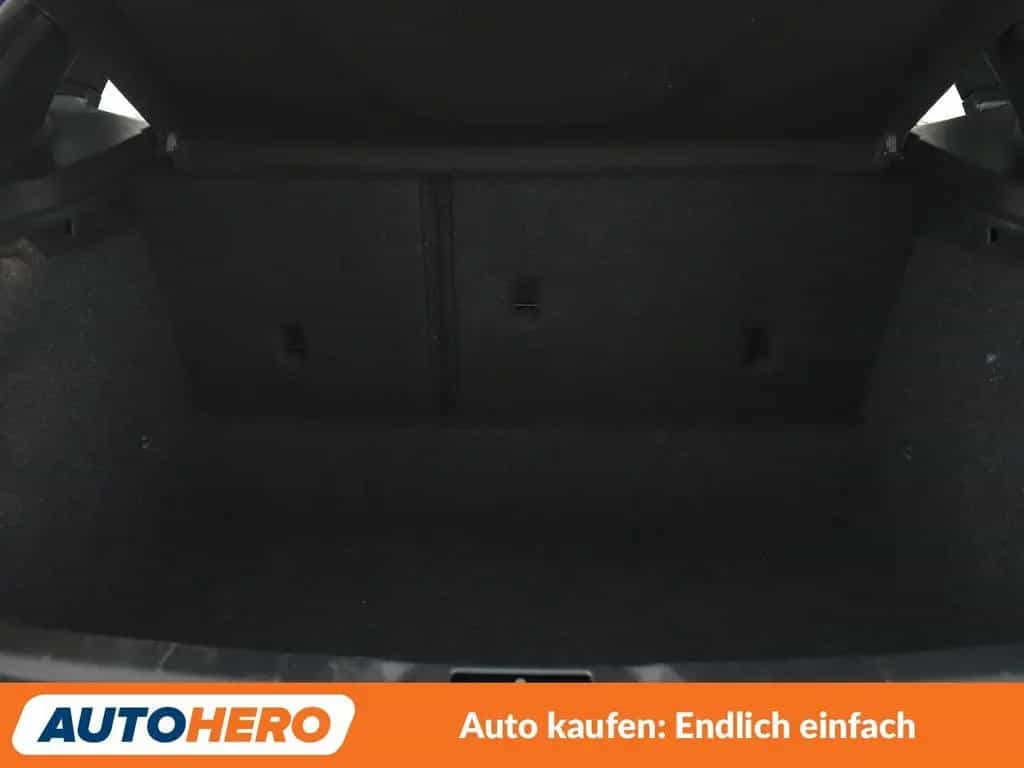 Volvo 1.5 R-Design Aut.*NAVI*LED*ACC*PDC*SHZ*KLIMA* 07/2019-photo-17