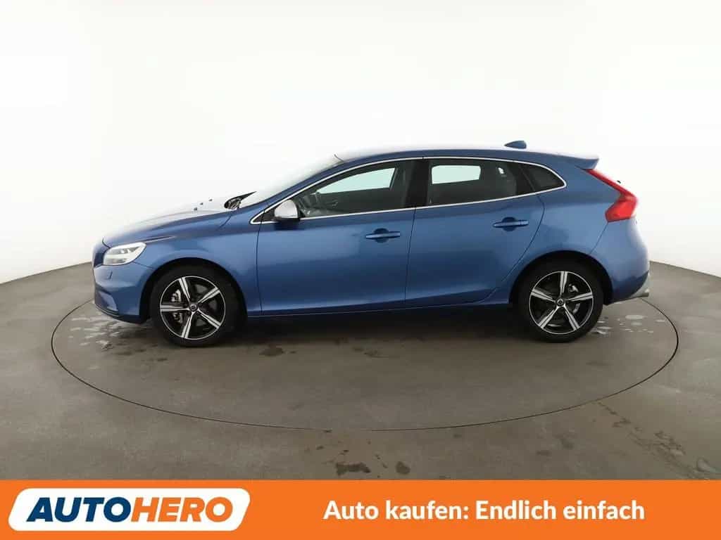 Volvo 1.5 R-Design Aut.*NAVI*LED*ACC*PDC*SHZ*KLIMA* 07/2019-photo-2