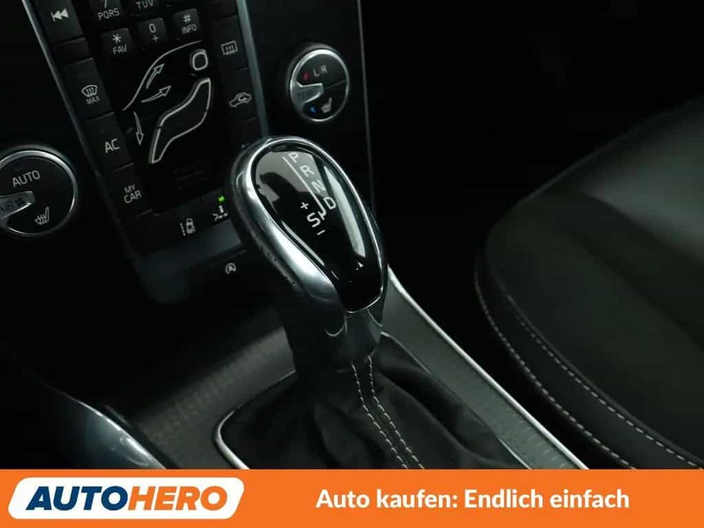 Volvo 1.5 R-Design Aut.*NAVI*LED*ACC*PDC*SHZ*KLIMA* 07/2019-photo-23