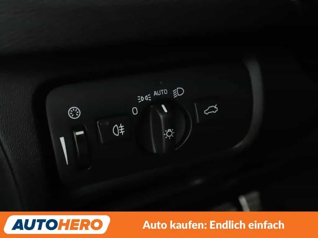 Volvo 1.5 R-Design Aut.*NAVI*LED*ACC*PDC*SHZ*KLIMA* 07/2019-photo-26