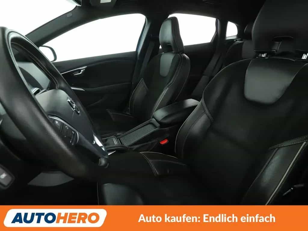 Volvo 1.5 R-Design Aut.*NAVI*LED*ACC*PDC*SHZ*KLIMA* 07/2019-photo-9