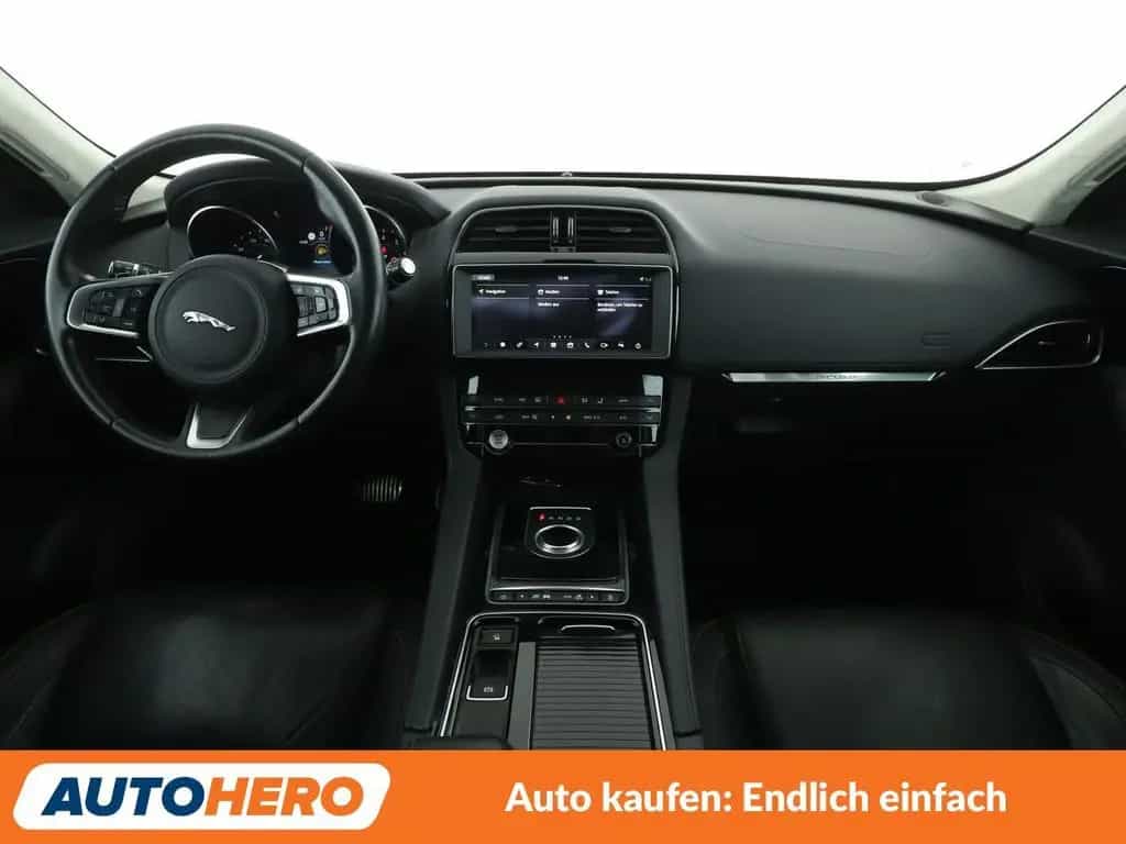 Jaguar F-Pace 25t Prestige AWD Aut.*NAVI*XENON*CAM*ACC* 03/2019-photo-11