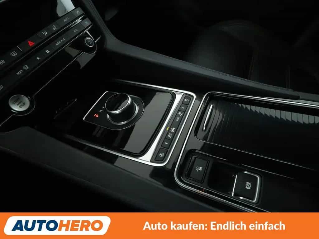 Jaguar F-Pace 25t Prestige AWD Aut.*NAVI*XENON*CAM*ACC* 03/2019-photo-24