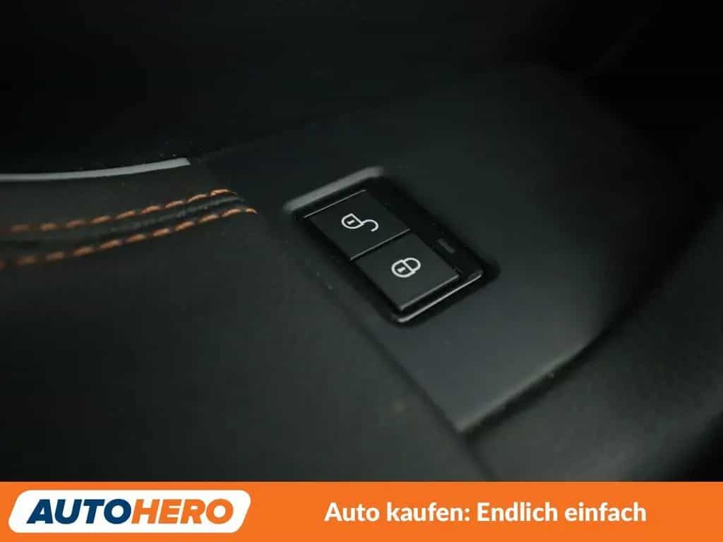 Jaguar F-Pace 25t Prestige AWD Aut.*NAVI*XENON*CAM*ACC* 03/2019-photo-26