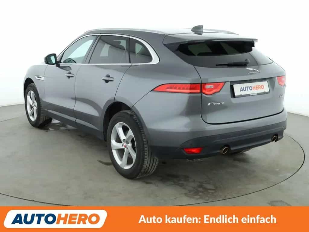 Jaguar F-Pace 25t Prestige AWD Aut.*NAVI*XENON*CAM*ACC* 03/2019-photo-3