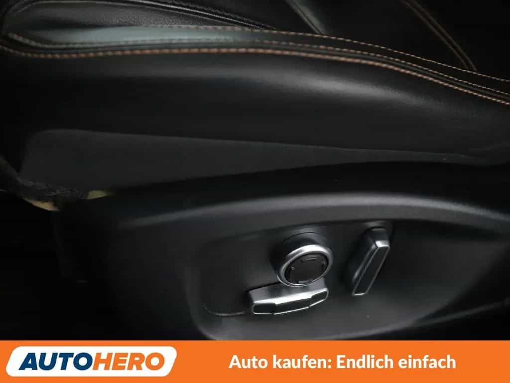 Jaguar F-Pace 25t Prestige AWD Aut.*NAVI*XENON*CAM*ACC* 03/2019-photo-35