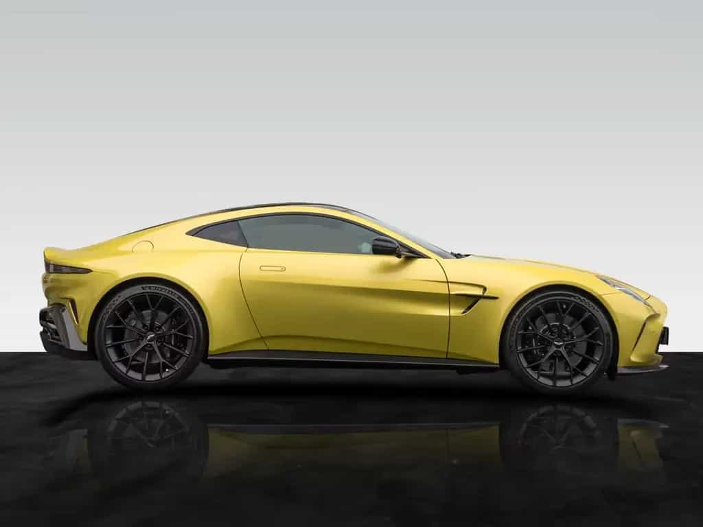 Aston Martin V8 Vantage Vantage MY25 | Carbon Pack | Bowers & Wilkins 04/2026-photo-1