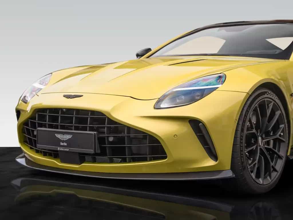 Aston Martin V8 Vantage Vantage MY25 | Carbon Pack | Bowers & Wilkins 04/2026-photo-10