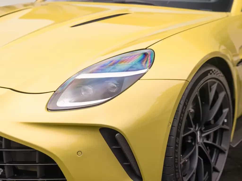 Aston Martin V8 Vantage Vantage MY25 | Carbon Pack | Bowers & Wilkins 04/2026-photo-16