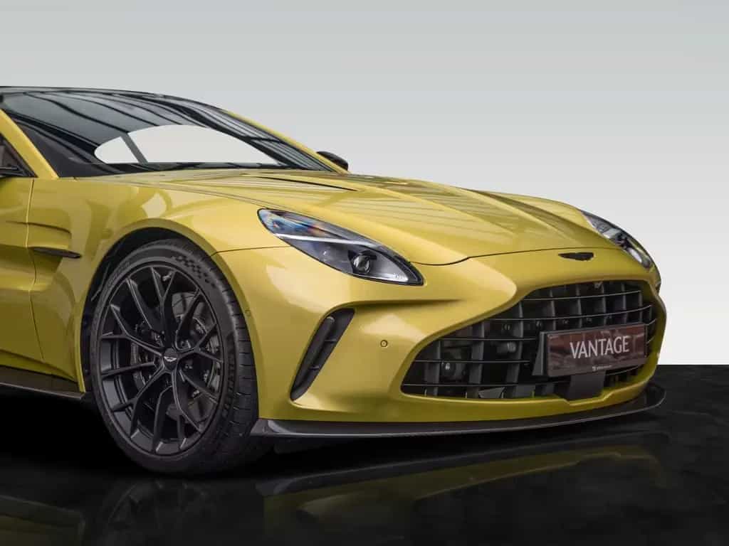 Aston Martin V8 Vantage Vantage MY25 | Carbon Pack | Bowers & Wilkins 04/2026-photo-17