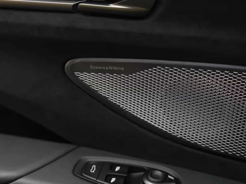 Aston Martin V8 Vantage Vantage MY25 | Carbon Pack | Bowers & Wilkins 04/2026-photo-34