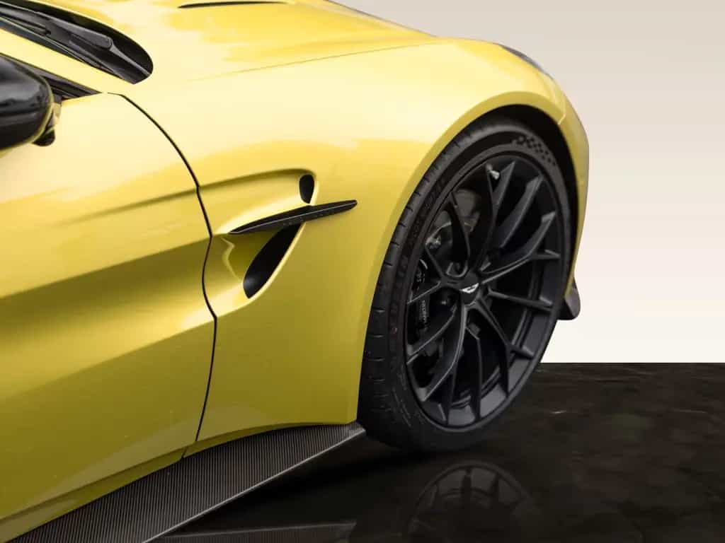 Aston Martin V8 Vantage Vantage MY25 | Carbon Pack | Bowers & Wilkins 04/2026-photo-5