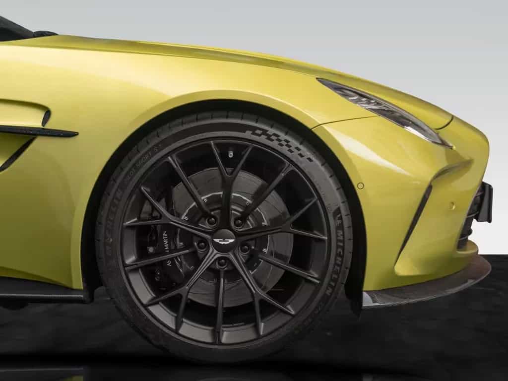 Aston Martin V8 Vantage Vantage MY25 | Carbon Pack | Bowers & Wilkins 04/2026-photo-8