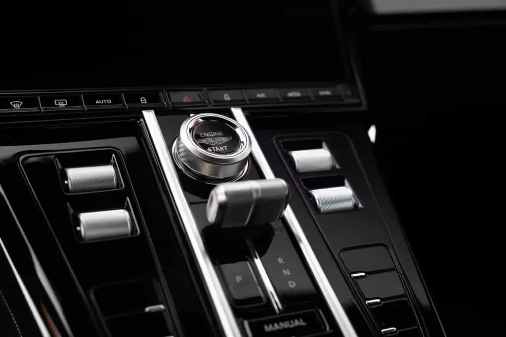 Aston Martin V8 Vantage Vantage MY25 | Onyx Black null-photo-31