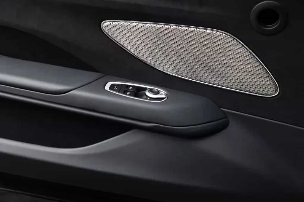 Aston Martin V8 Vantage Vantage MY25 | Onyx Black null-photo-34