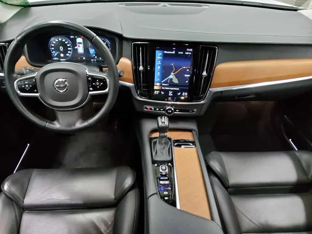 Volvo V90 D4 AWD Inscription Leder Navi LED AHK Memory 07/2020-photo-4