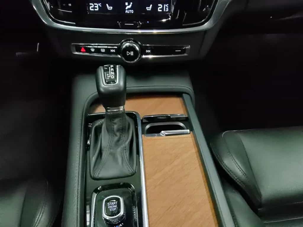 Volvo V90 D4 AWD Inscription Leder Navi LED AHK Memory 07/2020-photo-5