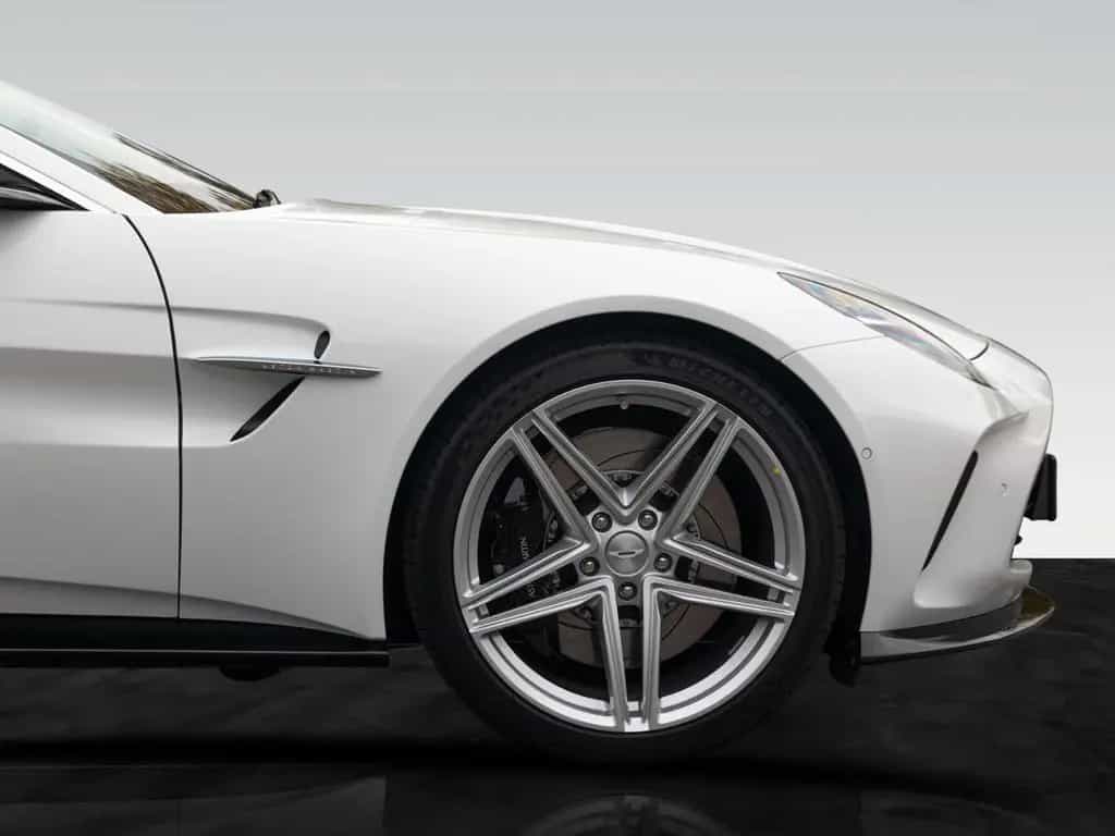 Aston Martin V8 Vantage Vantage MY25 | Zenith White null-photo-10