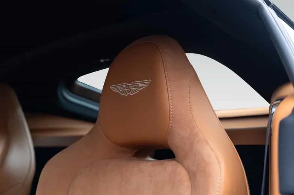 Aston Martin V8 Vantage Vantage MY25 | Zenith White null-photo-18
