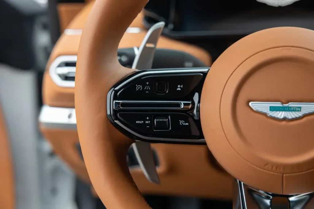 Aston Martin V8 Vantage Vantage MY25 | Zenith White null-photo-24