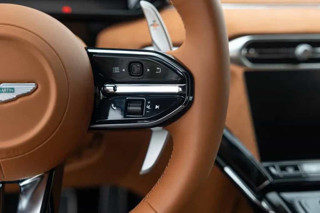 Aston Martin V8 Vantage Vantage MY25 | Zenith White null-photo-25