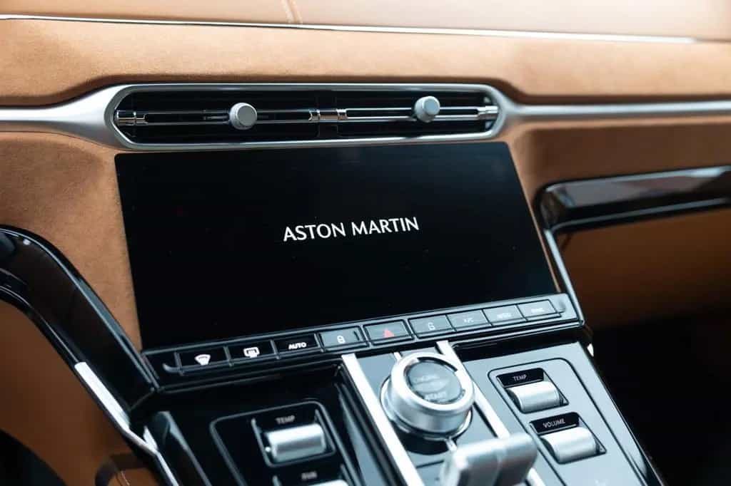 Aston Martin V8 Vantage Vantage MY25 | Zenith White null-photo-28