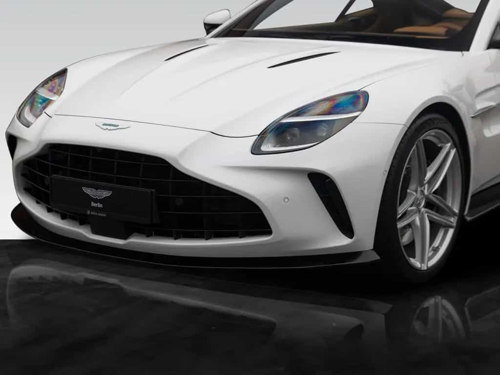 Aston Martin V8 Vantage Vantage MY25 | Zenith White null-photo-3